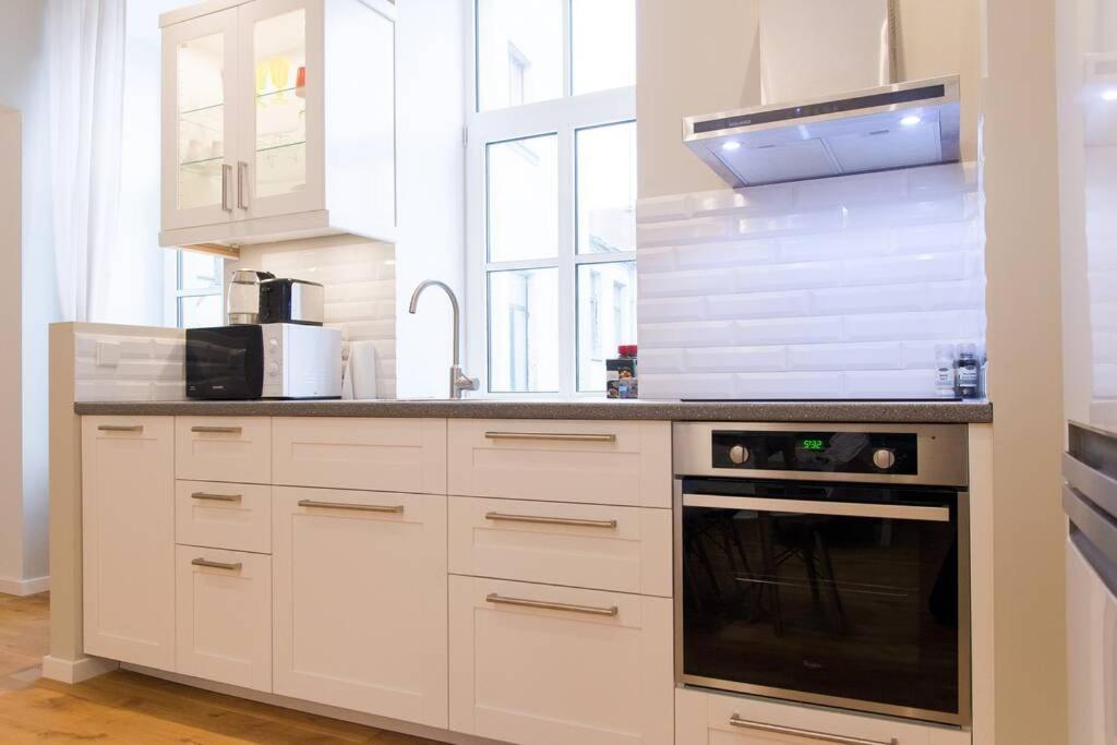 Modern & Spacious 80M2 Apartment In Riga Old Town Exteriör bild